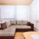 Cosy In With Terrace And Garden Apartment
