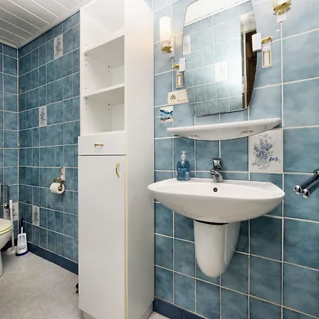 Cosy In With Terrace And Garden